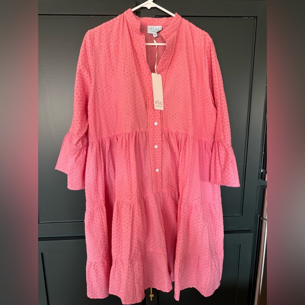 TAJ by Sabrina Crippa NWT Oversized Pink Eyelet Tiered Dress Resort Boho Size S - Picture 2 of 11
